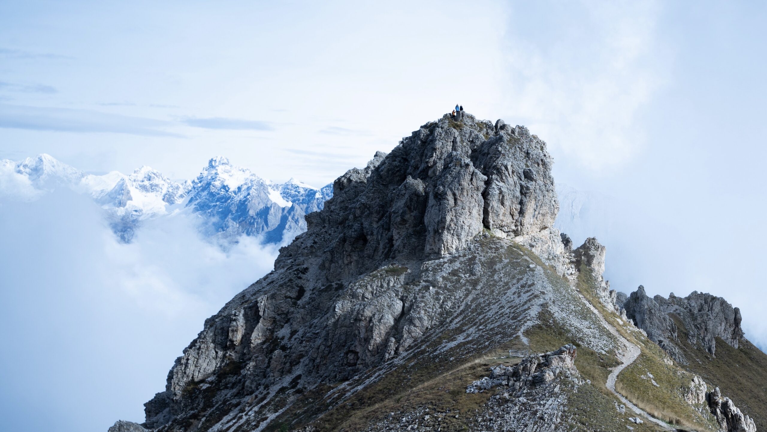 Widok na Col de Ciampac ze schroniska Roda di Vael